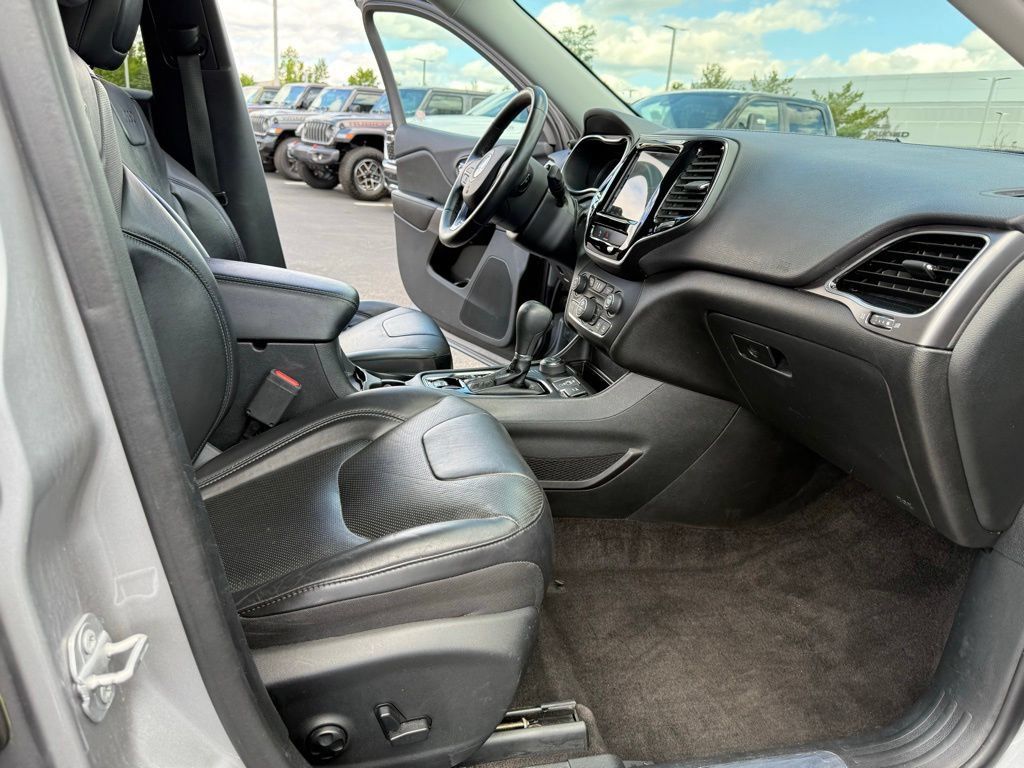Used 2019 Jeep Cherokee Limited AWD/4WD image 27