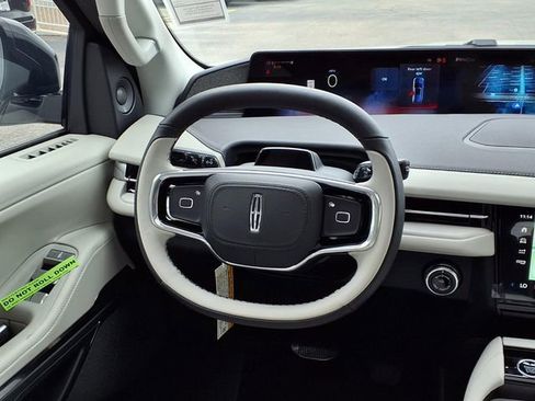 New 2026 Lincoln Navigator Reserve AWD/4WD image 11