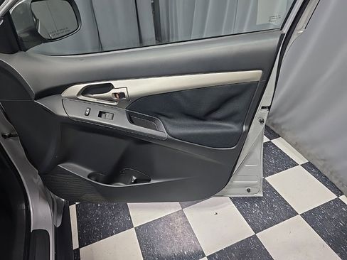 Used 2009 Pontiac Vibe Base w/ Preferred Package image 16