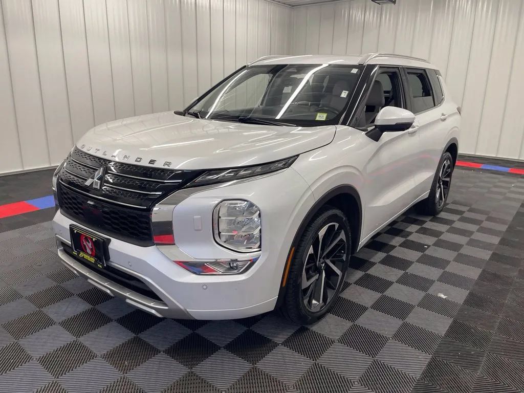 Used 2023 Mitsubishi Outlander SEL AWD/4WD image 6
