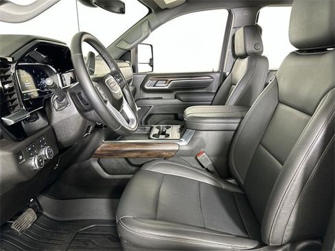 Used 2025 GMC Sierra 2500 SLT w/ SLT Premium Package image 20
