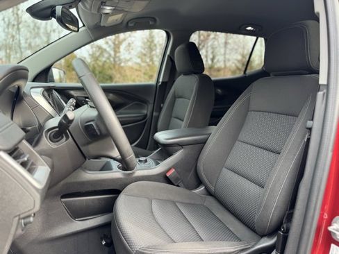 Used 2024 GMC Terrain SLE image 10