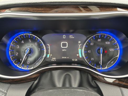 Used 2024 Chrysler Pacifica Limited FWD image 18