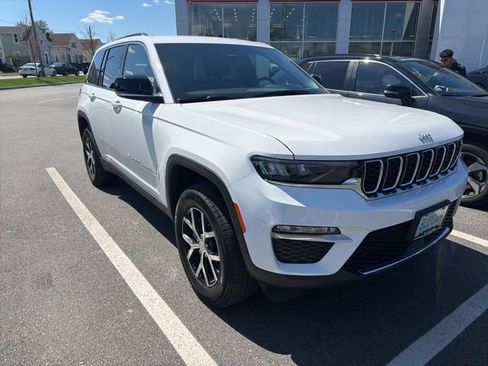 Used 2025 Jeep Grand Cherokee Limited image 1
