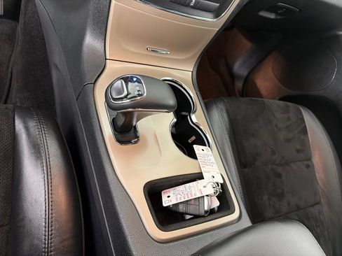 Used 2015 Jeep Grand Cherokee Altitude AWD/4WD image 16