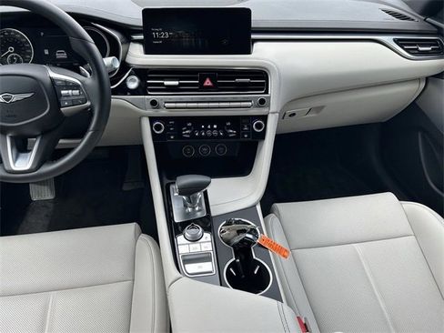 Used 2025 Genesis G70 2.5T image 11