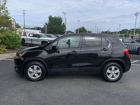 Used 2020 Chevrolet Trax LS w/ Tint and Cruise Package FWD image 5