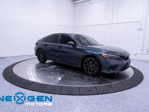 Used 2024 Honda Civic Sport Touring image 2