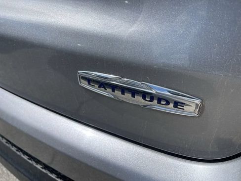 Used 2020 Jeep Compass Latitude w/ Cold Weather Group AWD/4WD image 8