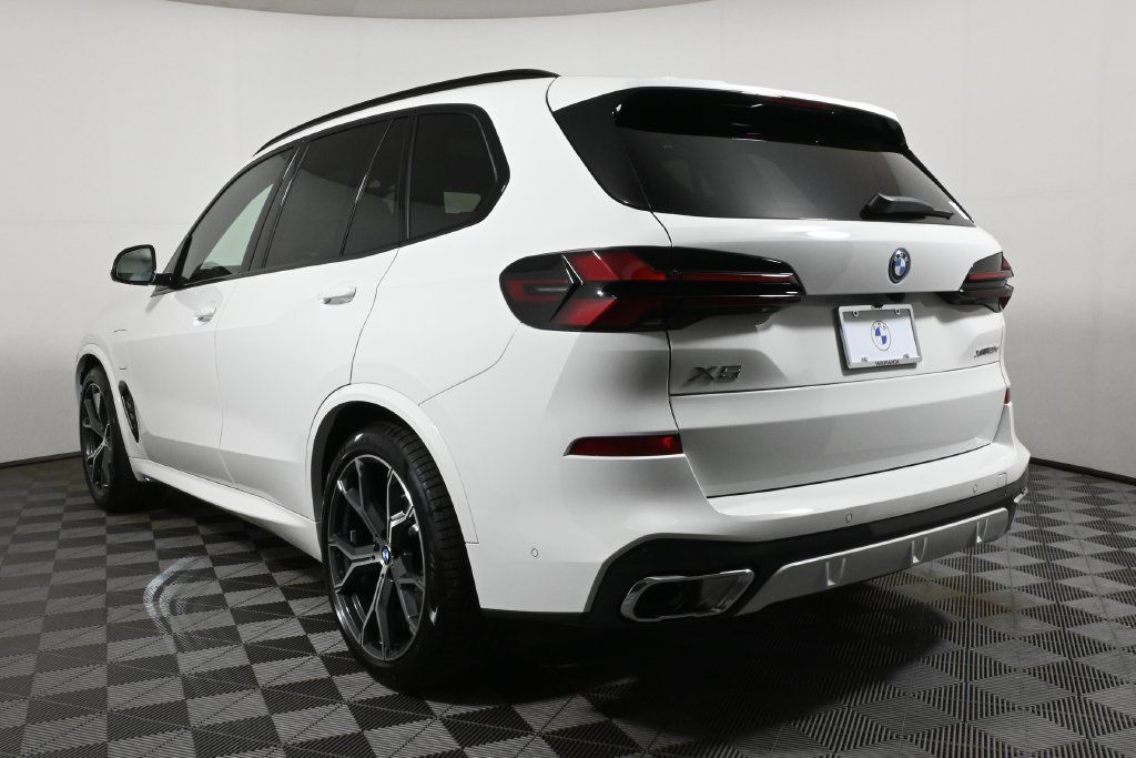 Used 2026 BMW X5 xDrive50e w/ M Sport Package AWD/4WD image 5