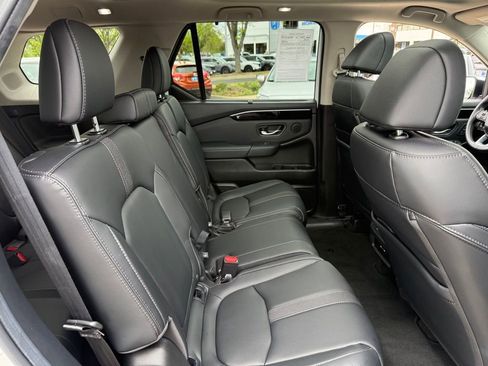 Certified 2025 Honda Pilot Touring image 21