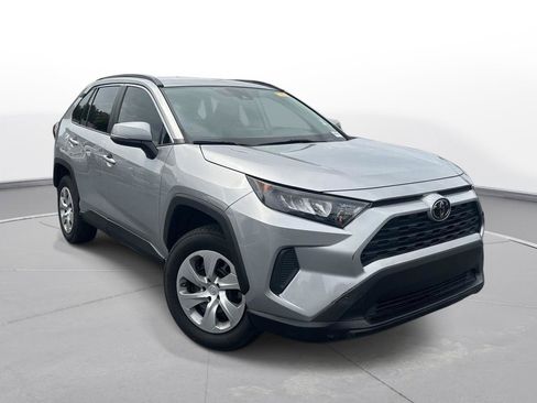Used 2020 Toyota RAV4 LE FWD image 4