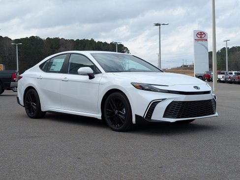 New 2026 Toyota Camry SE image 7