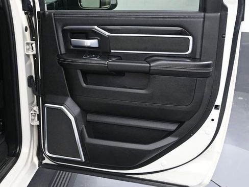 Used 2022 RAM 3500 Laramie AWD/4WD image 13