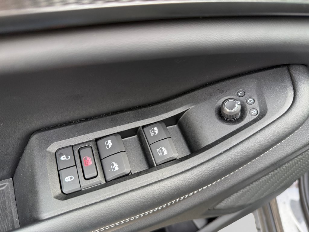 Used 2025 Jeep Grand Cherokee L Altitude AWD/4WD image 13