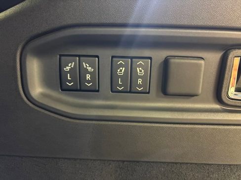 New 2026 Cadillac Vistiq Sport w/ LPO, Floor Liner Package image 20