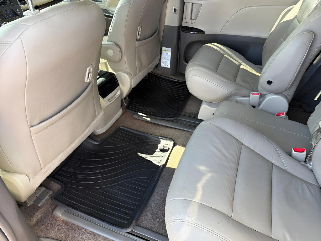 Used 2017 Toyota Sienna XLE w/ XLE Navigation Package FWD image 30