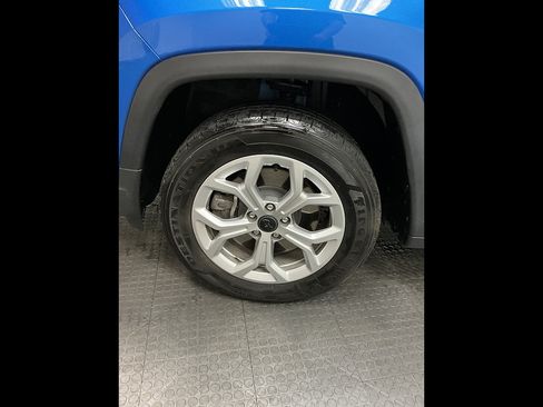 Used 2025 Jeep Compass Latitude AWD/4WD image 35