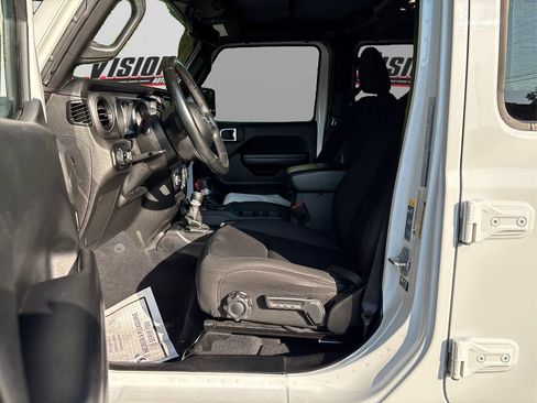 Certified 2021 Jeep Gladiator Willys image 9