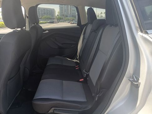 Used 2019 Ford Escape SE image 12