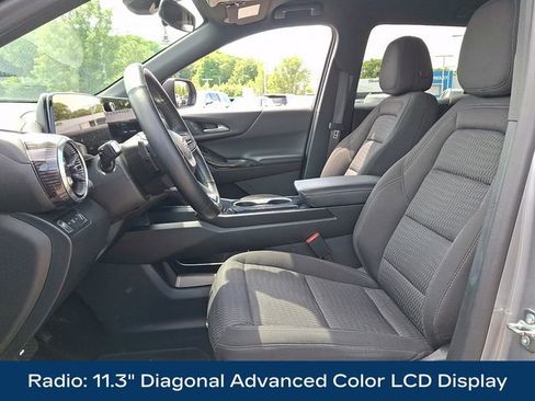 Used 2025 Chevrolet Equinox LT AWD/4WD image 2