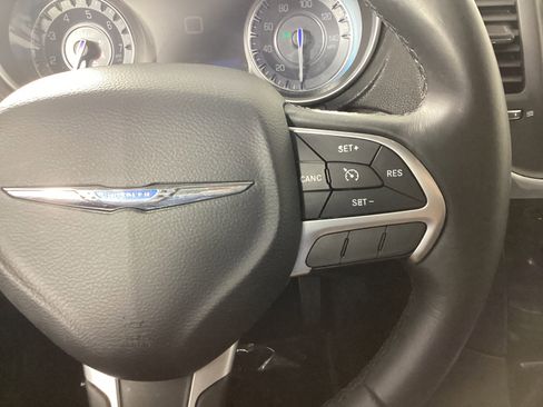 Used 2015 Chrysler 300 Limited image 25