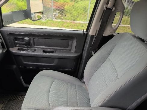 Used 2016 RAM 2500 Tradesman w/ Chrome Appearance Group AWD/4WD image 16