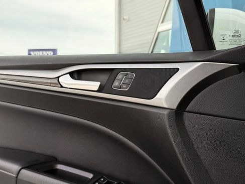 Used 2018 Ford Fusion SE w/ Equipment Group 602A FWD image 25