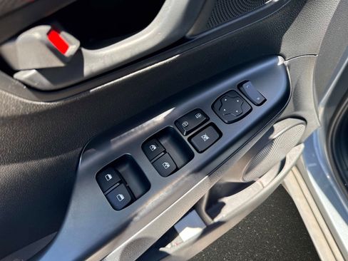 Used 2018 Hyundai Kona SEL FWD image 18