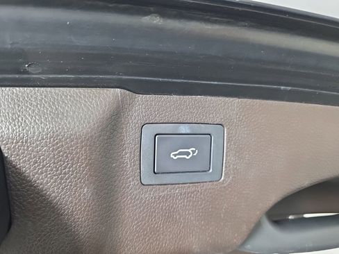 Used 2017 Hyundai Santa Fe Limited image 38