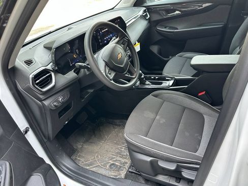 Used 2024 Chevrolet TrailBlazer LS w/ LS Convenience Package FWD image 10
