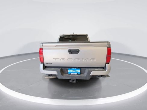 Certified 2025 Toyota Tacoma TRD Off-Road AWD/4WD image 7
