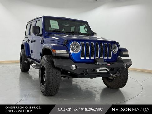 Used 2018 Jeep Wrangler Unlimited Sahara AWD/4WD image 4