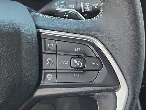Used 2023 Jeep Grand Cherokee Limited RWD image 37