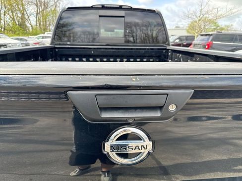 Used 2018 Nissan Titan SV w/ SV Convenience Package image 35
