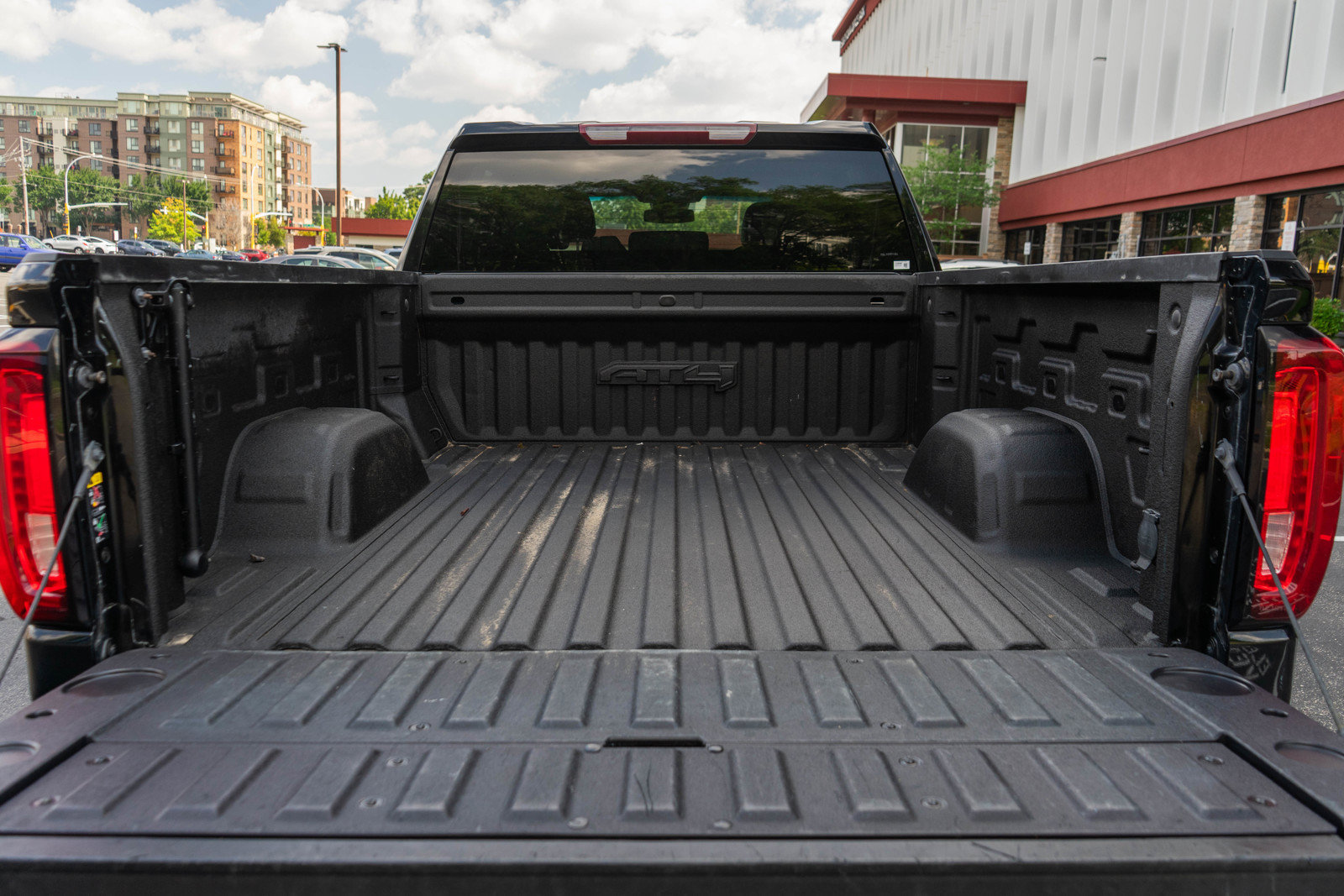 Used 2023 GMC Sierra 1500 AT4 AWD/4WD image 9