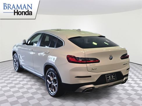 Used 2025 BMW X4 xDrive30i image 3