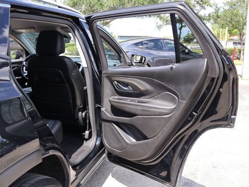 Used 2024 GMC Terrain SLT FWD image 25