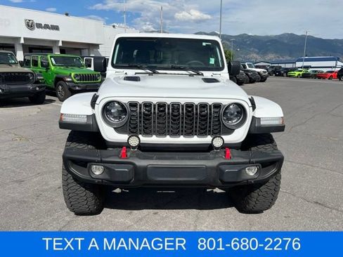 Used 2025 Jeep Gladiator Rubicon AWD/4WD image 9