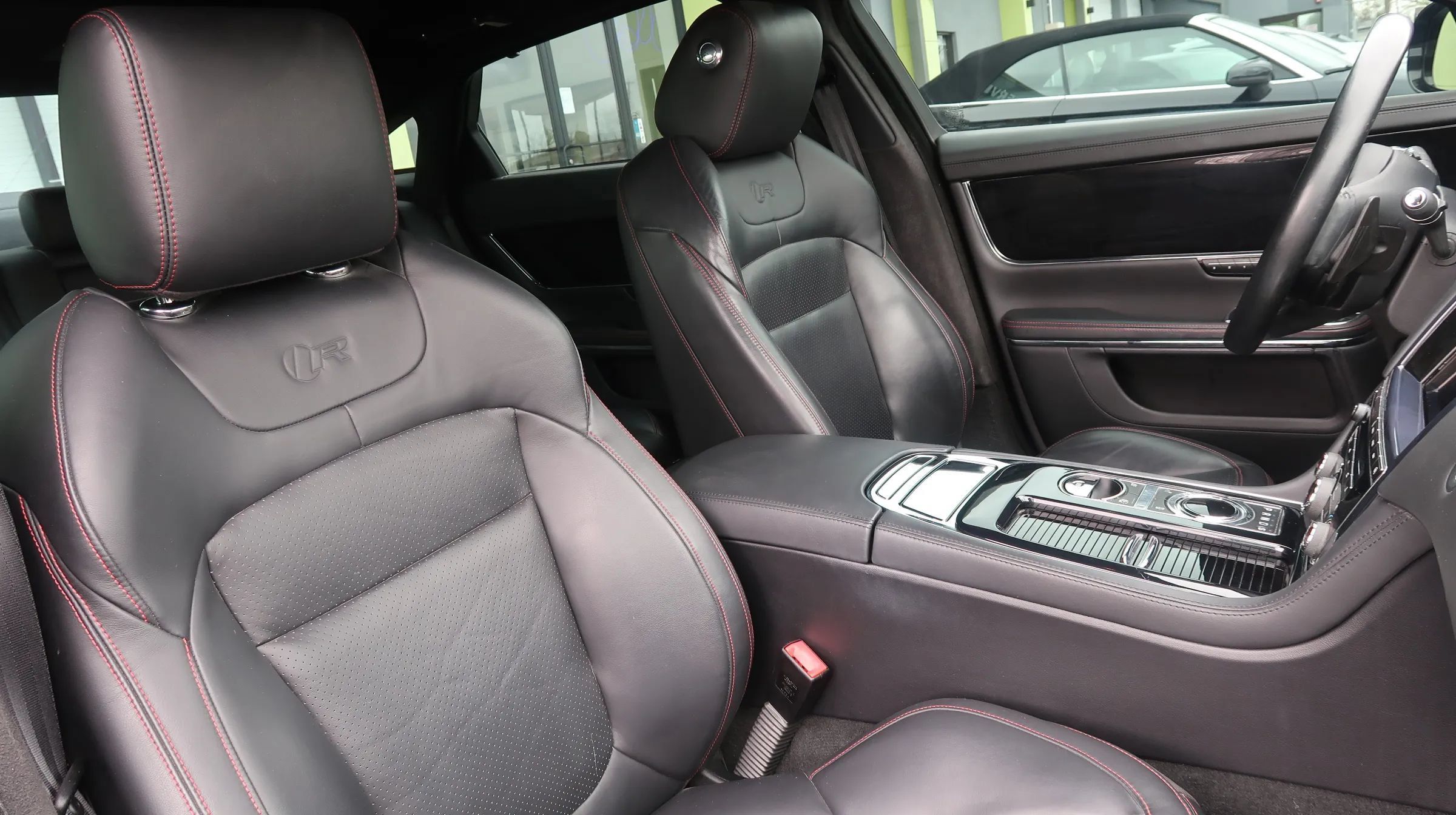 Used 2014 Jaguar XJ R LWB RWD image 26