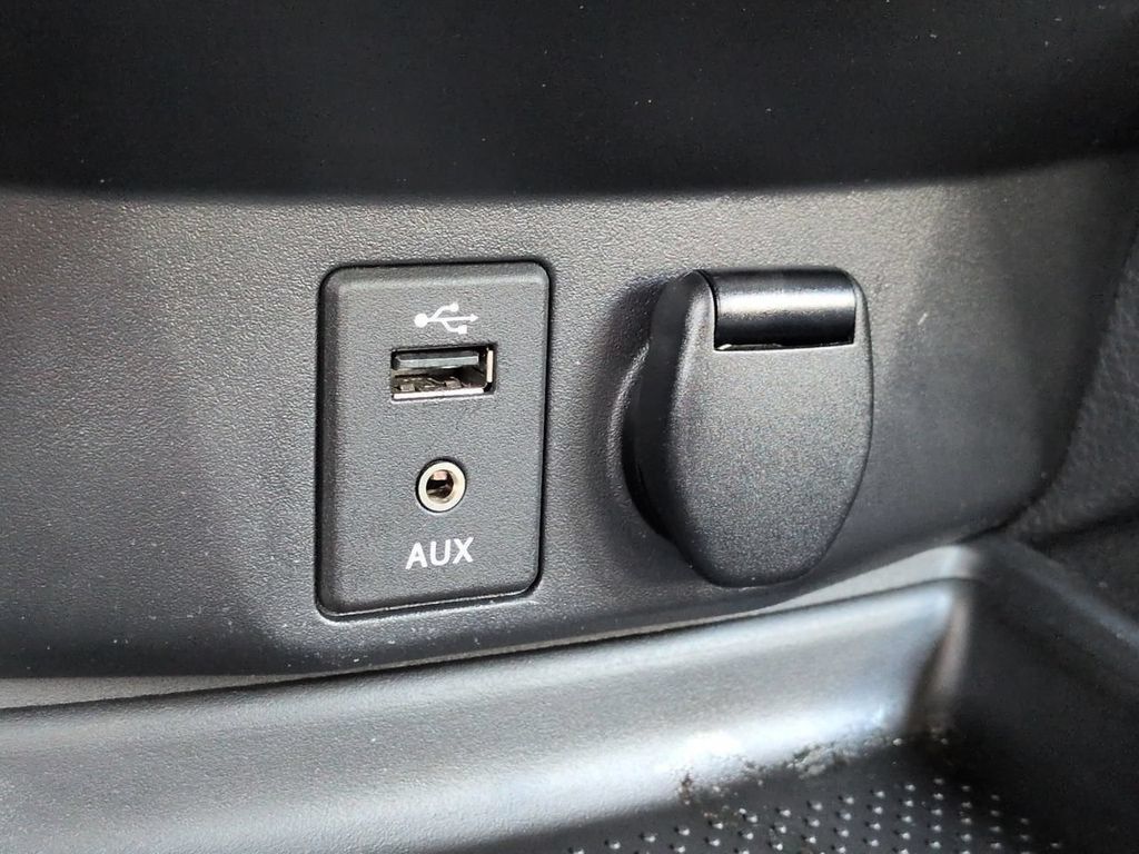 Used 2016 Nissan Rogue SV AWD/4WD image 22