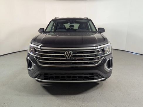 Used 2025 Volkswagen Atlas SE FWD image 2