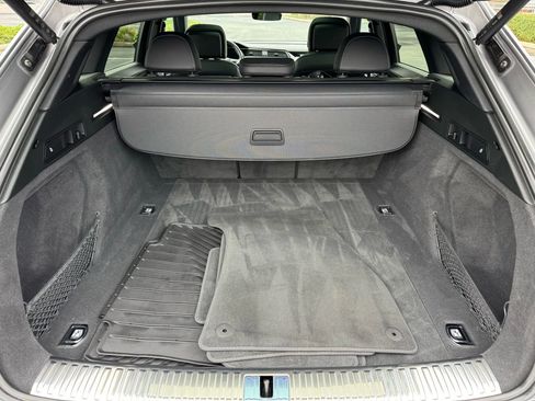 Used 2022 Audi e-tron Premium Plus w/ Premium Plus Package image 28