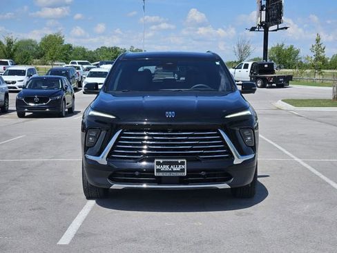 Used 2025 Buick Enclave Preferred FWD image 2