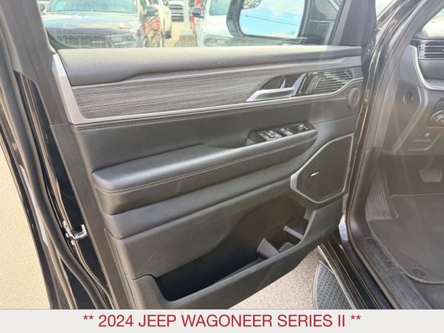 Certified 2024 Jeep Wagoneer Series II w/ Flexible Seating Group AWD/4WD image 10