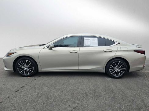 Used 2022 Lexus ES 300h w/ Premium Package image 6
