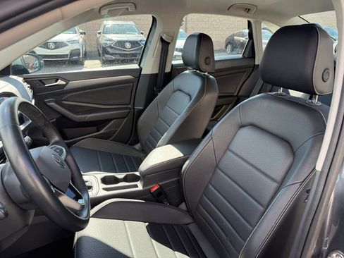 Used 2024 Volkswagen Jetta SE image 12