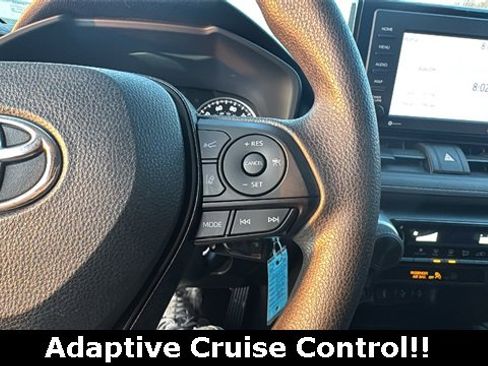 Used 2021 Toyota RAV4 LE image 5