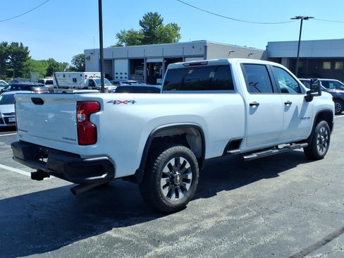 Used 2021 Chevrolet Silverado 2500 Custom w/ Custom Convenience Package AWD/4WD image 3