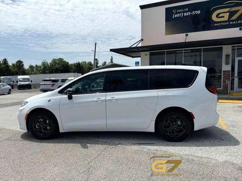 Used 2024 Chrysler Pacifica Limited FWD image 6